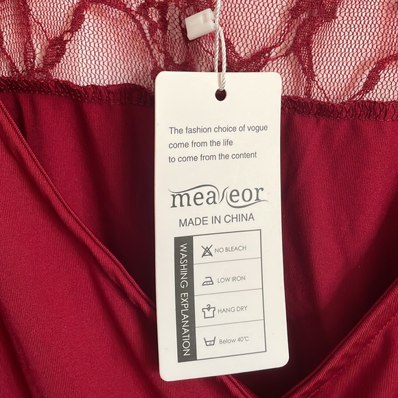 Red wine lace top. Raucous front. NWT Size L - Picture 3 of 4